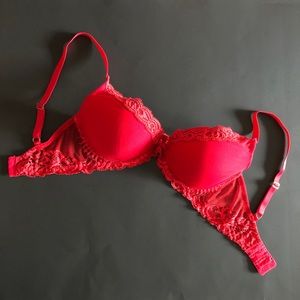 EUC Natori Feathers 32DD Red Underwire Lace Plunge